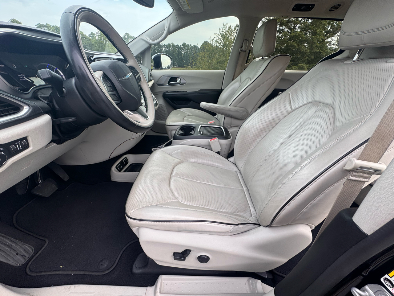 2018 Chrysler Pacifica Hybrid Limited photo 23