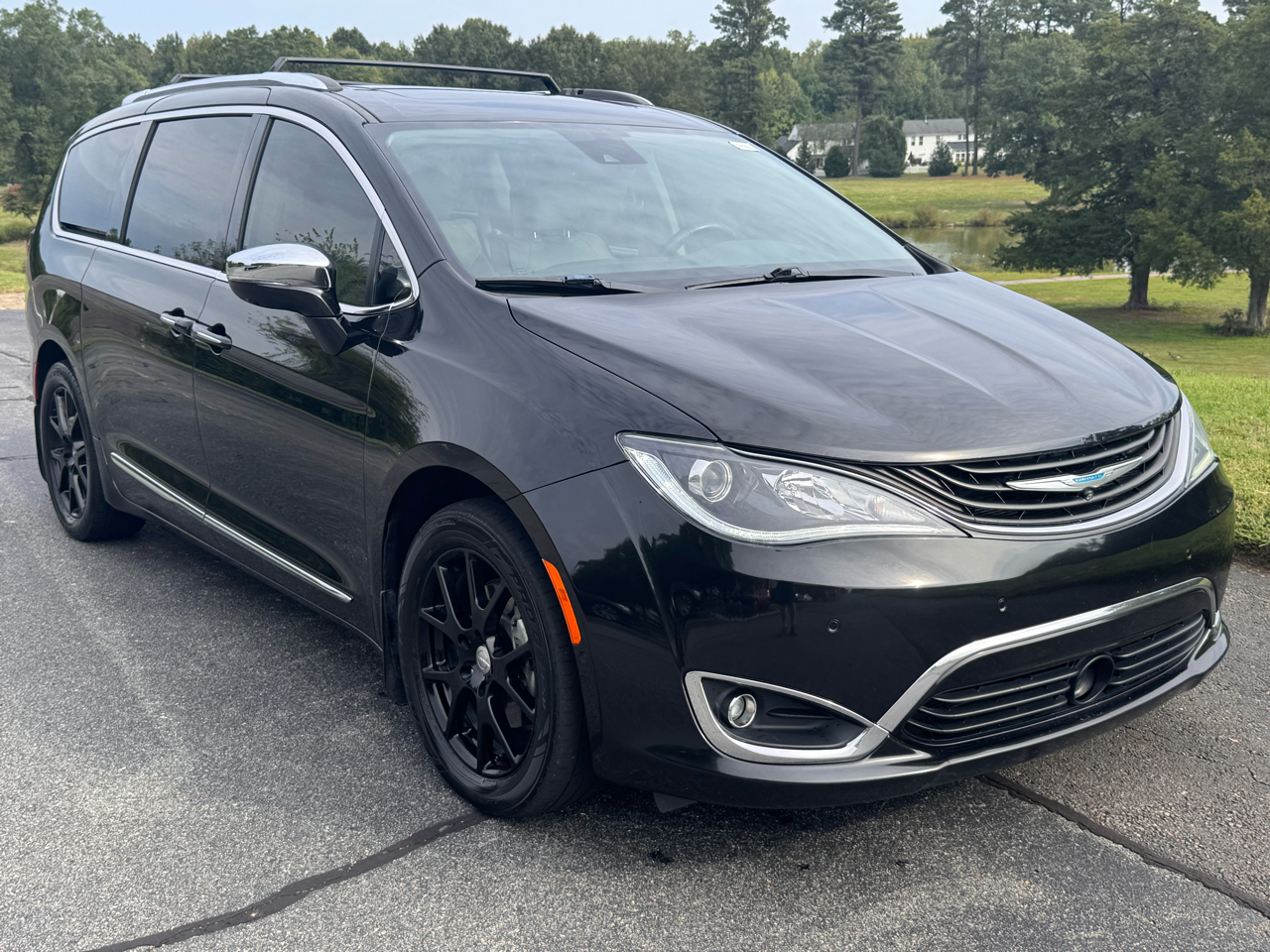 2018 Chrysler Pacifica Hybrid Limited photo 29
