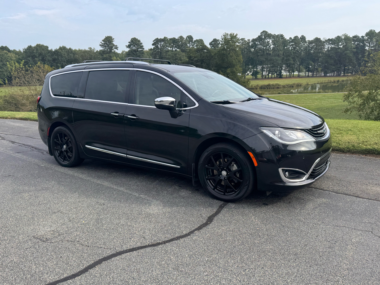 2018 Chrysler Pacifica Hybrid Limited photo 30