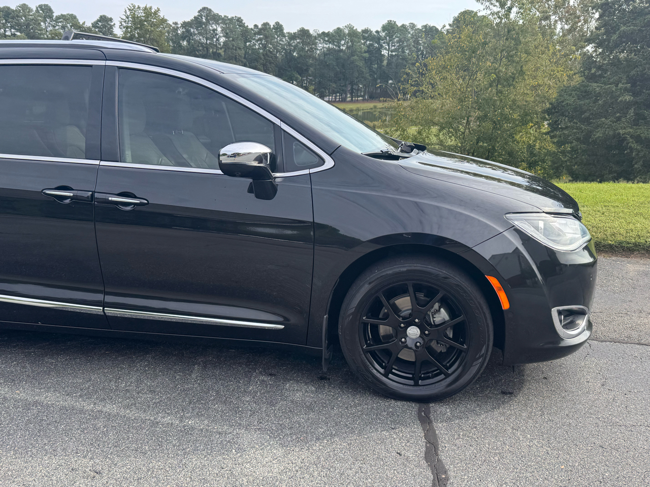 2018 Chrysler Pacifica Hybrid Limited photo 31