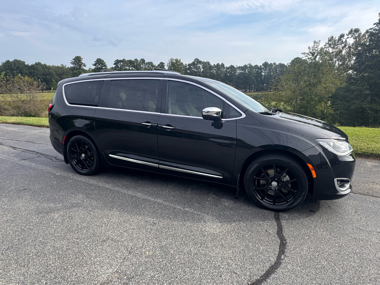 2018 Chrysler Pacifica Hybrid Limited photo 32