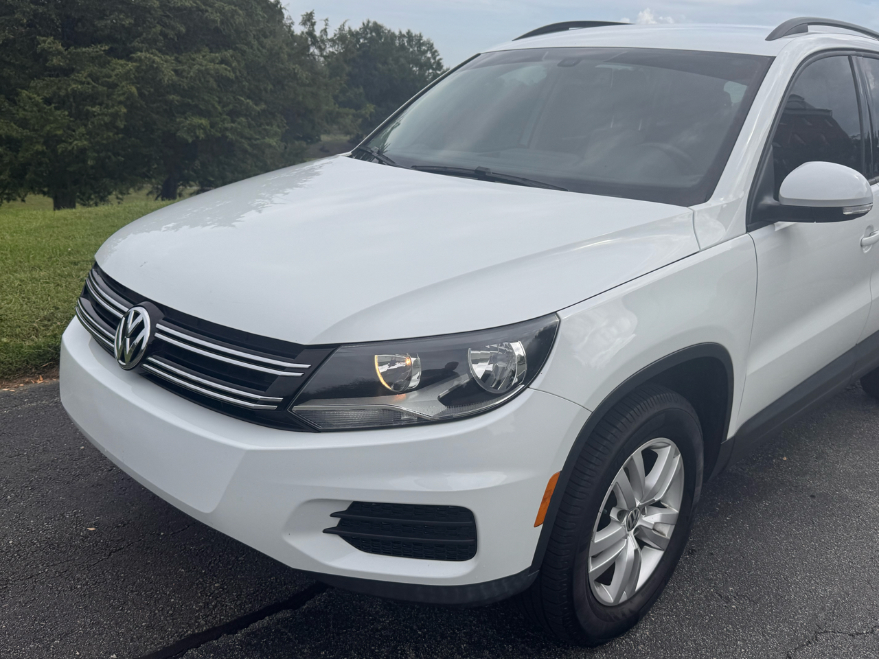 2016 Volkswagen Tiguan R-Line SEL photo 5