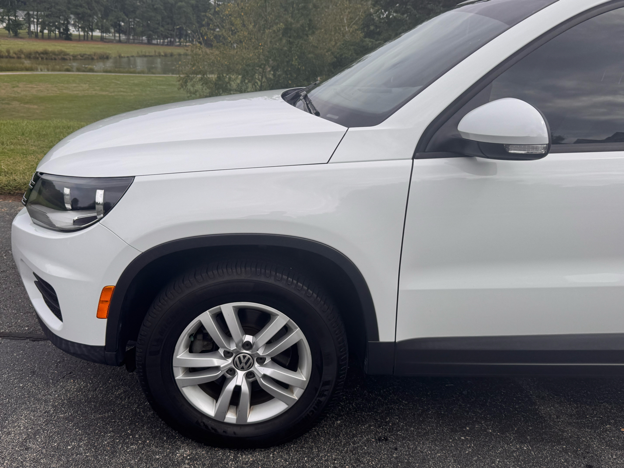 2016 Volkswagen Tiguan R-Line SEL photo 6