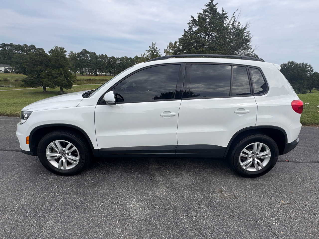 2016 Volkswagen Tiguan R-Line SEL photo 7