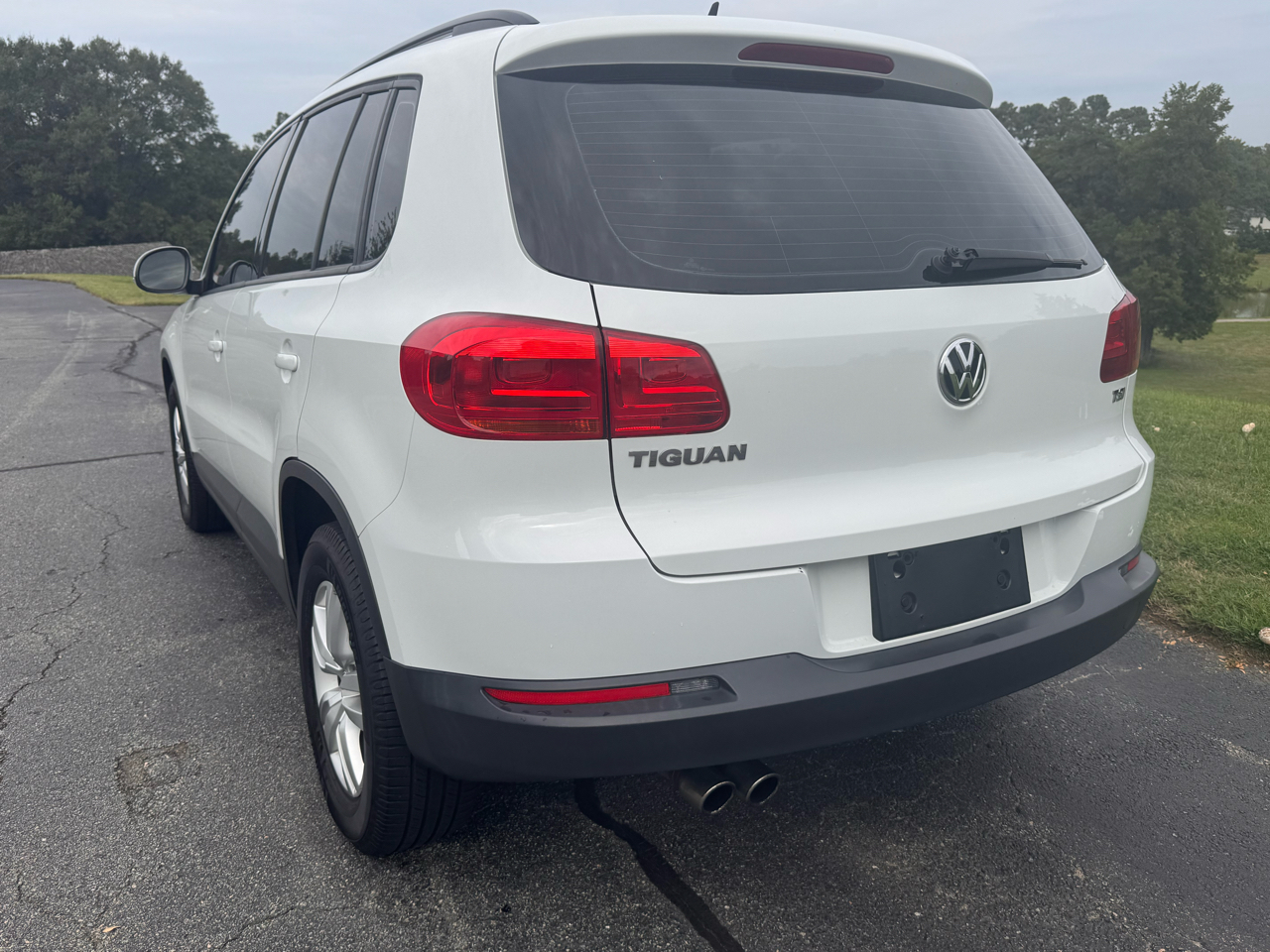 2016 Volkswagen Tiguan R-Line SEL photo 9