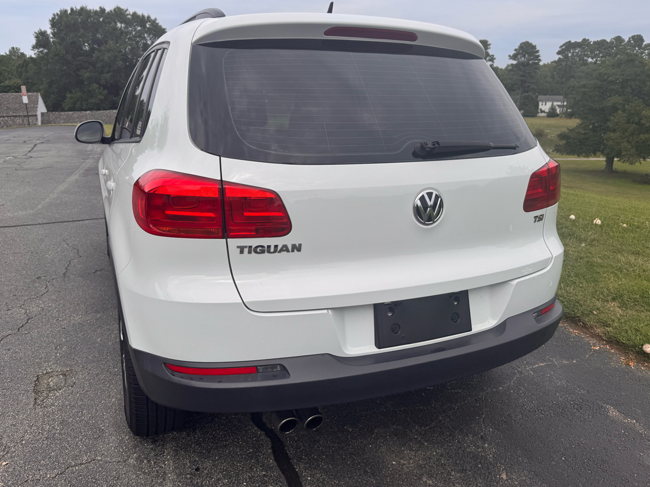 2016 Volkswagen Tiguan R-Line SEL photo 10