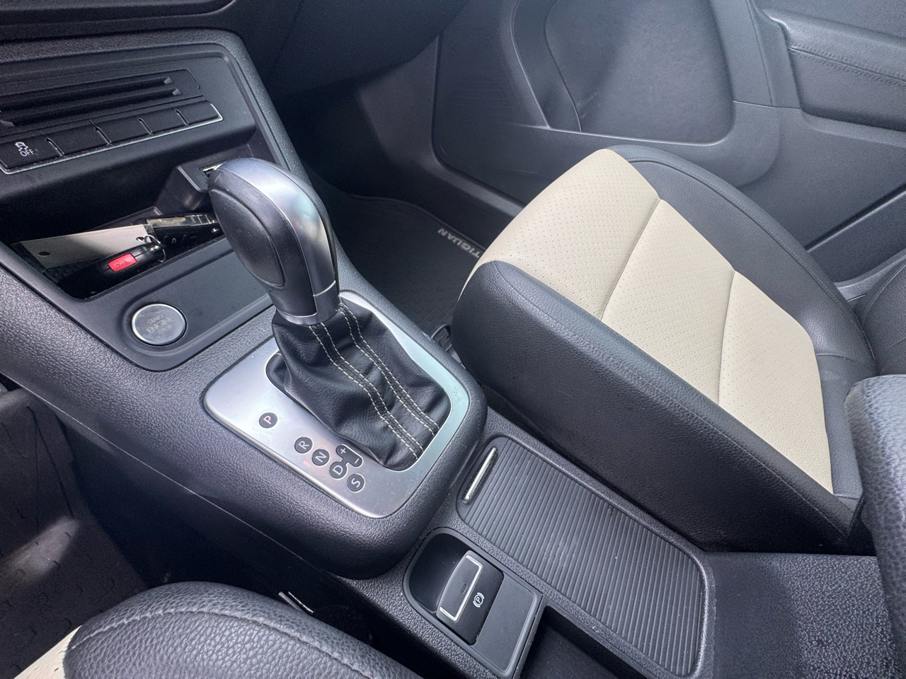 2016 Volkswagen Tiguan R-Line SEL photo 23