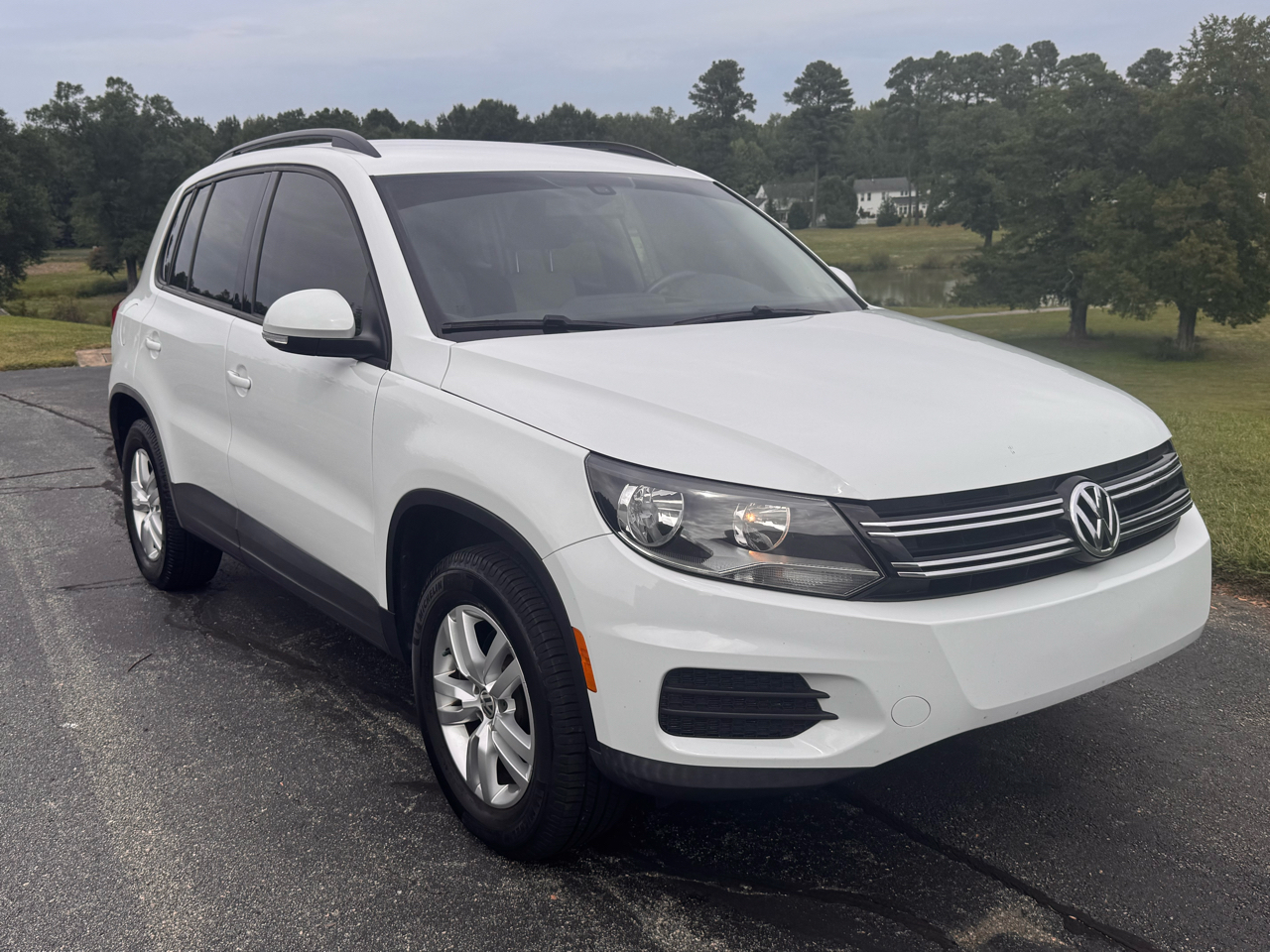 2016 Volkswagen Tiguan R-Line SEL photo 26