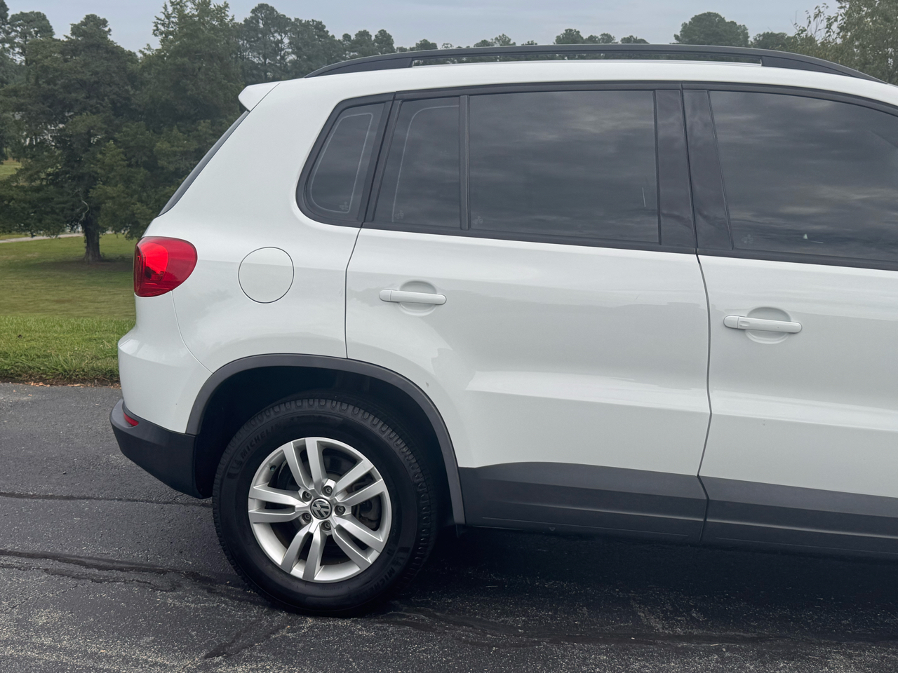 2016 Volkswagen Tiguan R-Line SEL photo 29