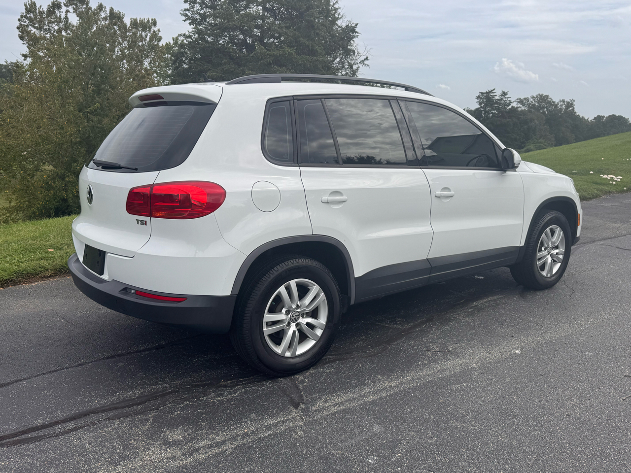 2016 Volkswagen Tiguan R-Line SEL photo 30