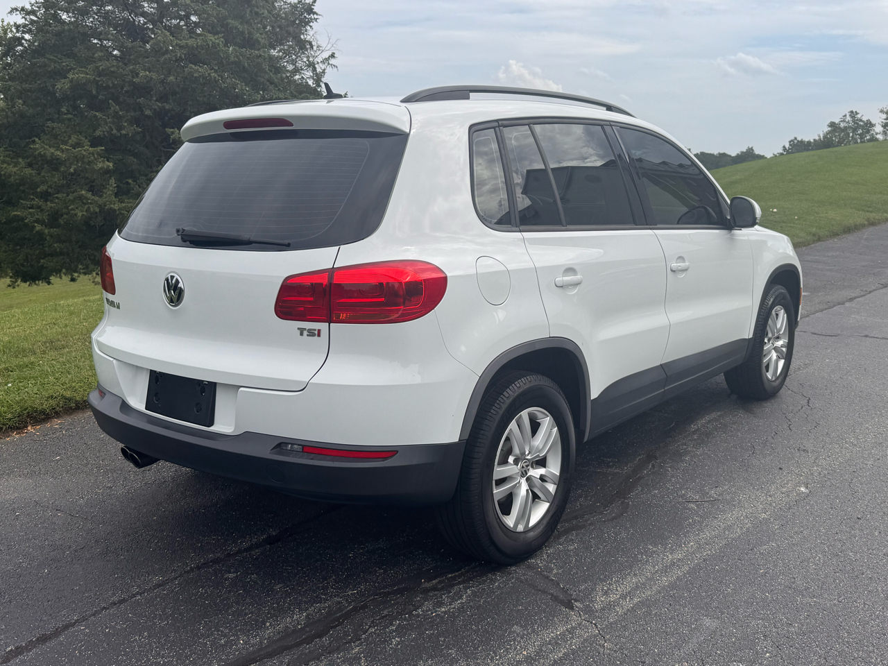 2016 Volkswagen Tiguan R-Line SEL photo 31