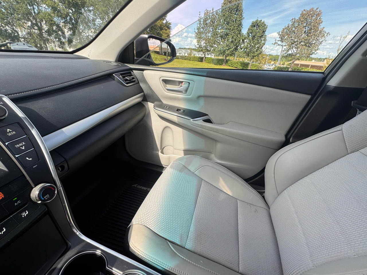 2017 Toyota Camry XLE XSE photo 13