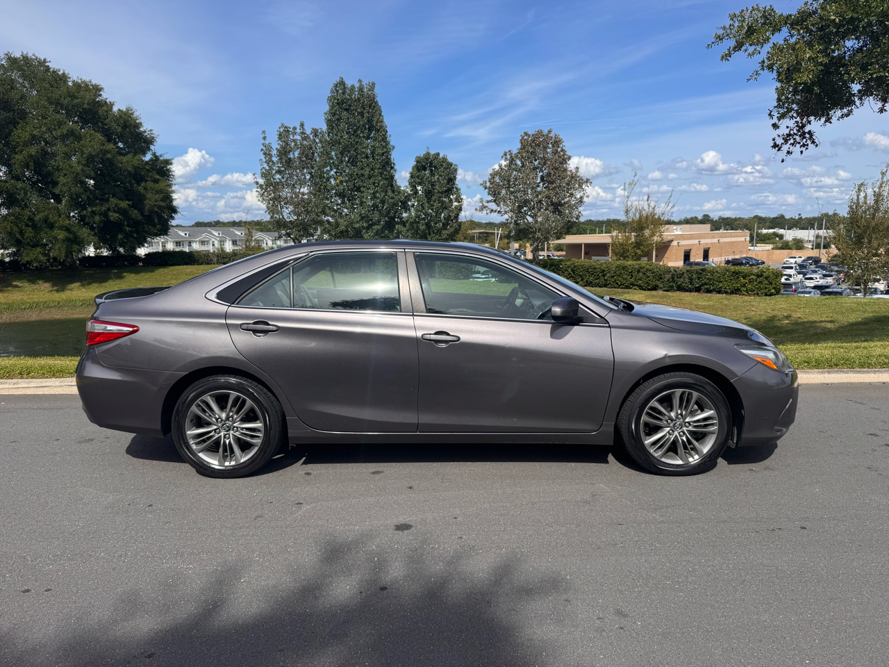 2017 Toyota Camry XLE XSE photo 16