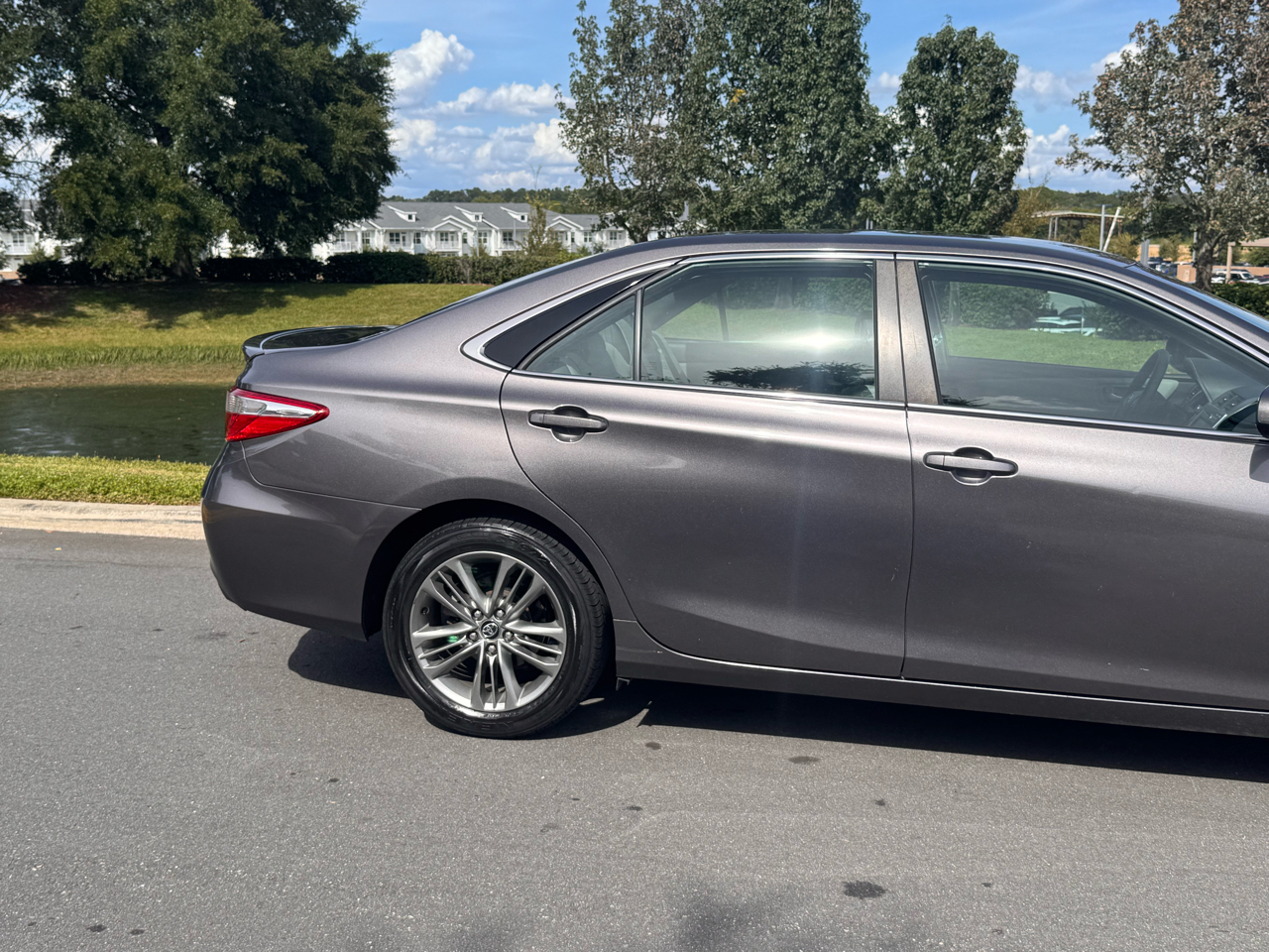2017 Toyota Camry XLE XSE photo 17