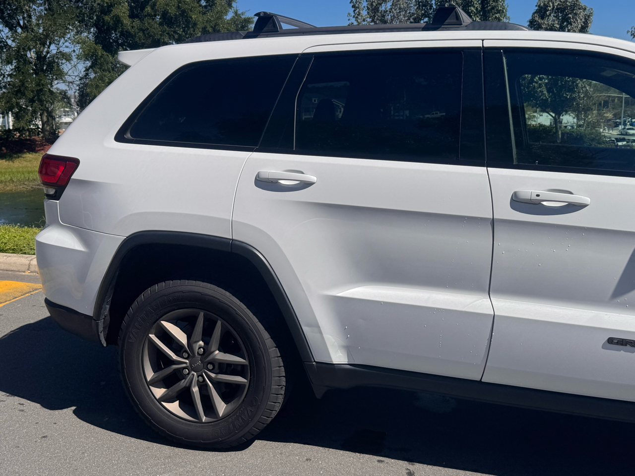 Jeep Grand Cherokee 75th Anniversary Edition 4x4 *Ltd Avail* 2017 Jeep Grand Cherokee 75th Anniversary Edition 4x4 *Ltd Avail* 2017