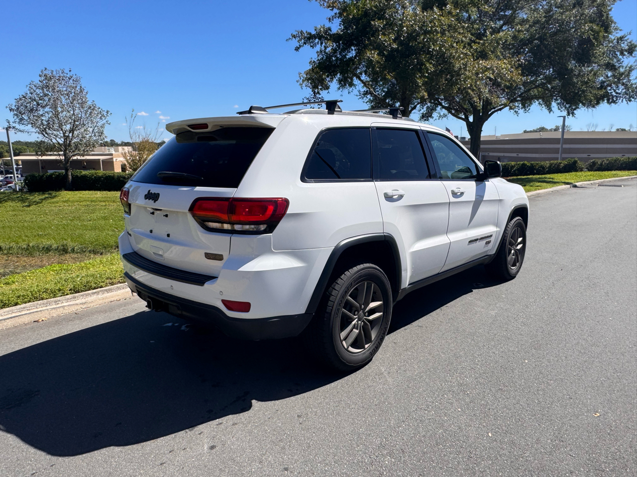 Jeep Grand Cherokee 75th Anniversary Edition 4x4 *Ltd Avail* 2017 Jeep Grand Cherokee 75th Anniversary Edition 4x4 *Ltd Avail* 2017