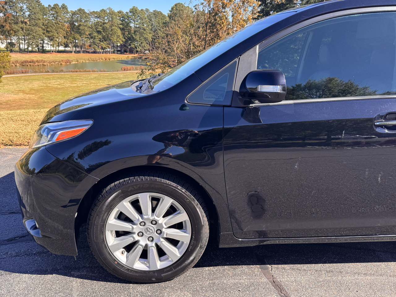 Toyota Sienna 5dr 7-Pass Van Ltd FWD (Natl) 2017 Toyota Sienna 5dr 7-Pass Van Ltd FWD (Natl) 2017