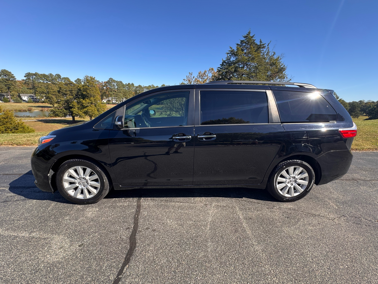 Toyota Sienna 5dr 7-Pass Van Ltd FWD (Natl) 2017 Toyota Sienna 5dr 7-Pass Van Ltd FWD (Natl) 2017