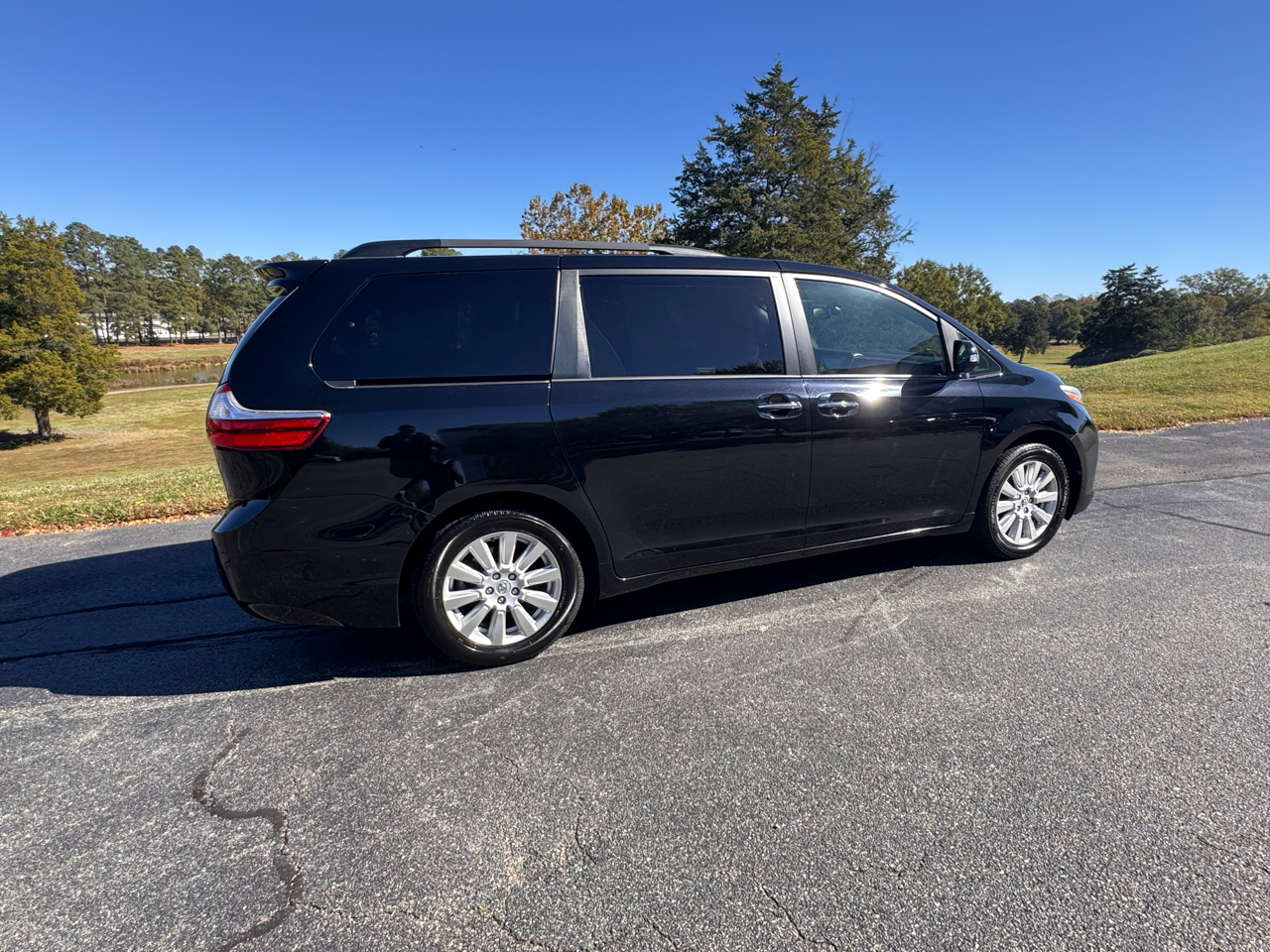 Toyota Sienna 5dr 7-Pass Van Ltd FWD (Natl) 2017 Toyota Sienna 5dr 7-Pass Van Ltd FWD (Natl) 2017
