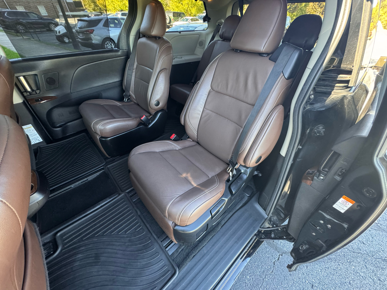 Toyota Sienna 5dr 7-Pass Van Ltd FWD (Natl) 2017 Toyota Sienna 5dr 7-Pass Van Ltd FWD (Natl) 2017