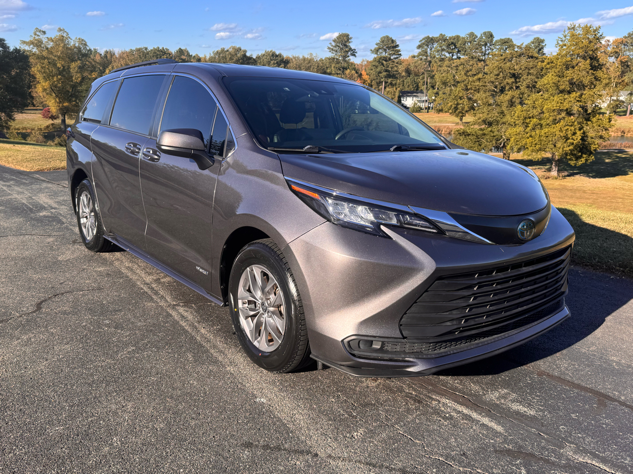 Toyota Sienna LE FWD 8-Passenger (Natl) 2021 Toyota Sienna LE FWD 8-Passenger (Natl) 2021