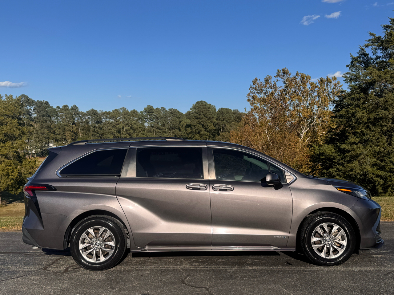 Toyota Sienna LE FWD 8-Passenger (Natl) 2021 Toyota Sienna LE FWD 8-Passenger (Natl) 2021