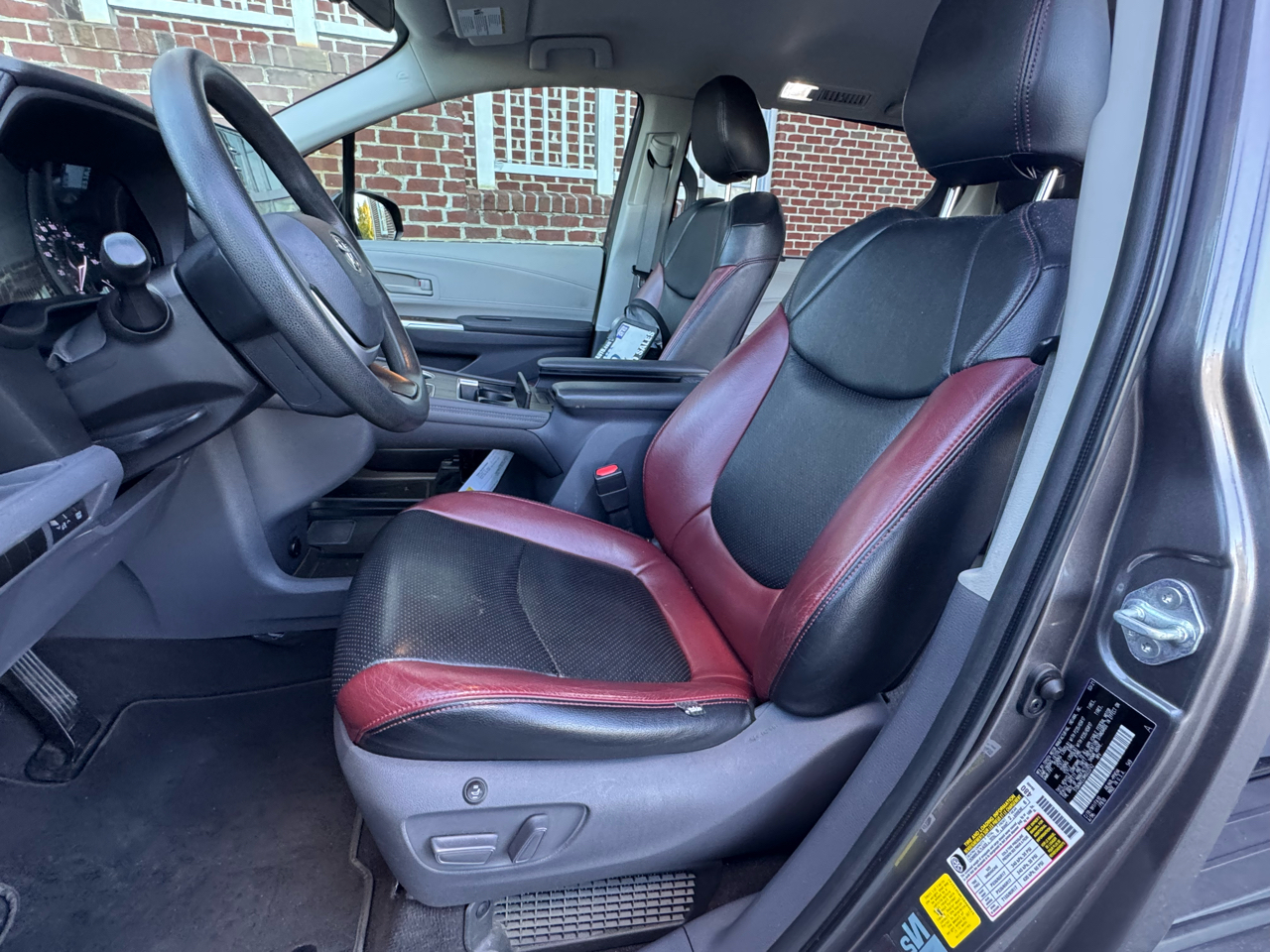 Toyota Sienna LE FWD 8-Passenger (Natl) 2021 Toyota Sienna LE FWD 8-Passenger (Natl) 2021