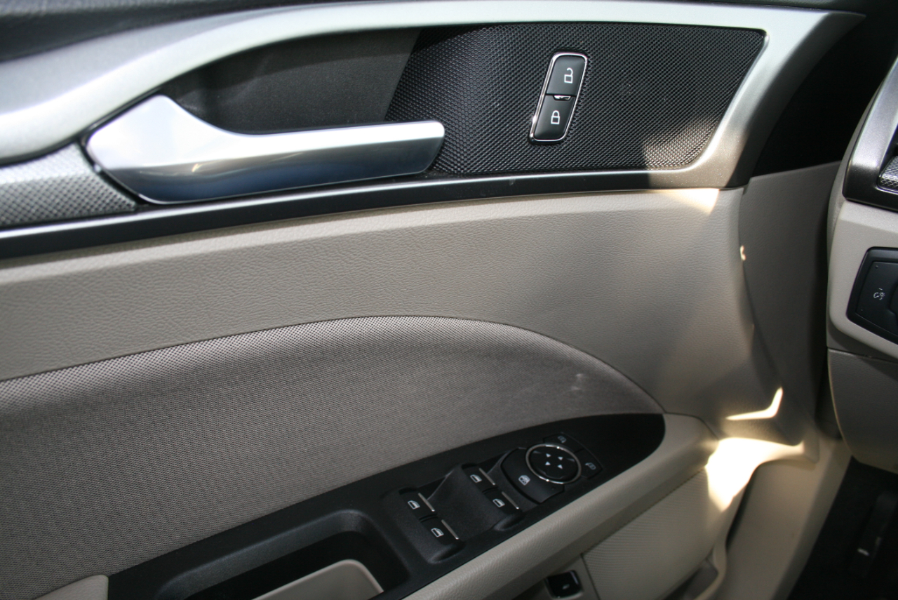 Ford Fusion Hybrid SE 2018