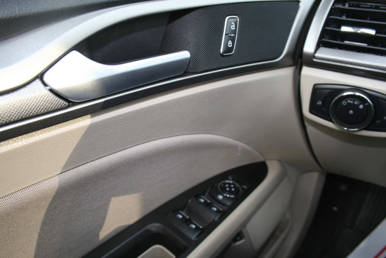 Ford Fusion Hybrid SE 2018