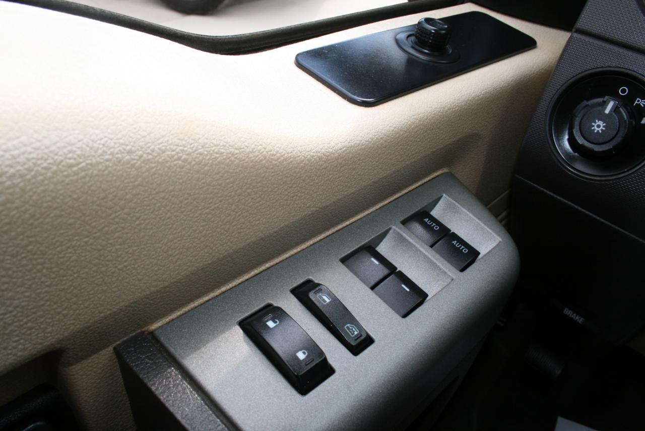 Ford F-350 SD XLT Crew Cab Short Bed 4WD DRW 2014