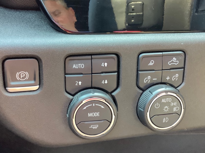 Chevrolet Silverado 1500 High Country Crew Cab 4WD 2024 Chevrolet Silverado 1500 High Country Crew Cab 4WD 2024