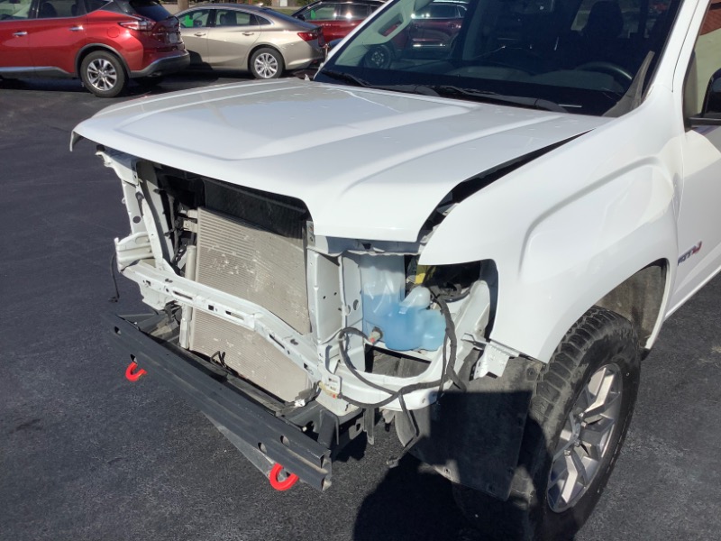 GMC Canyon AT4 Crew Cab w/Cloth 4WD 2022 GMC Canyon AT4 Crew Cab w/Cloth 4WD 2022