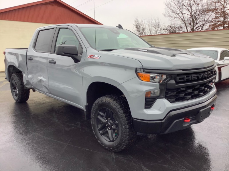 Chevrolet Silverado 1500 Trail Boss Custom Crew Cab 4WD 2025