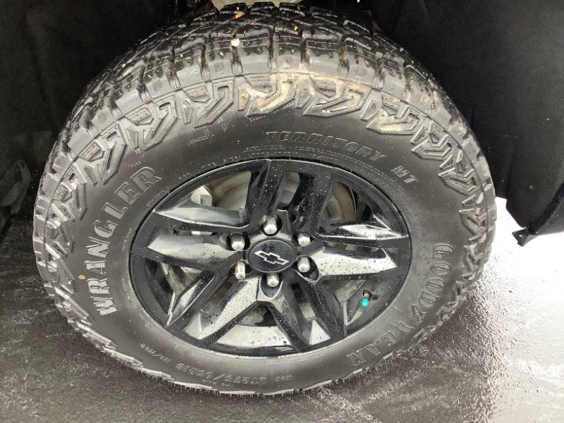 Chevrolet Silverado 1500 Trail Boss Custom Crew Cab 4WD 2025