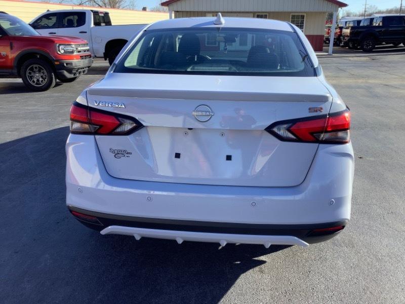 Nissan Versa SR 2023