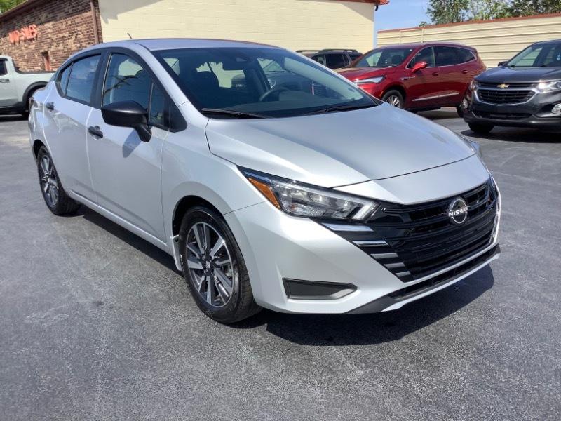 Nissan Versa S CVT 2025
