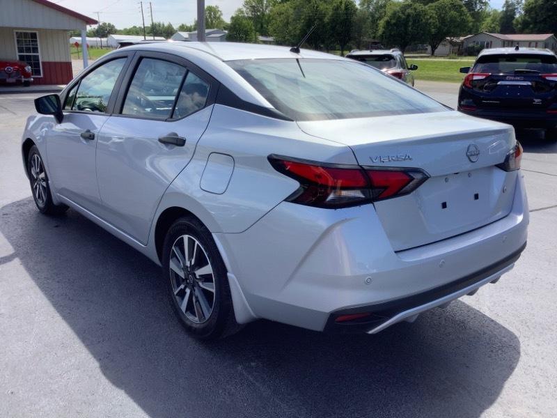 Nissan Versa S CVT 2025