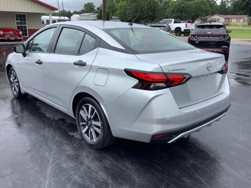 Nissan Versa S CVT 2025