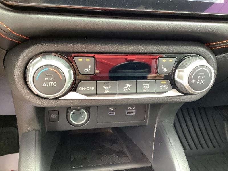 Nissan Versa SR 2023
