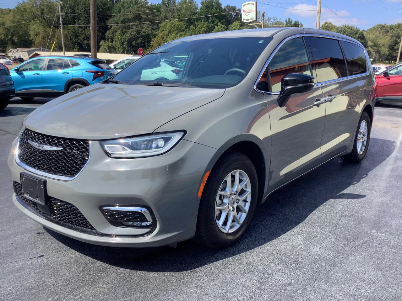 2025 Chrysler Pacifica Select