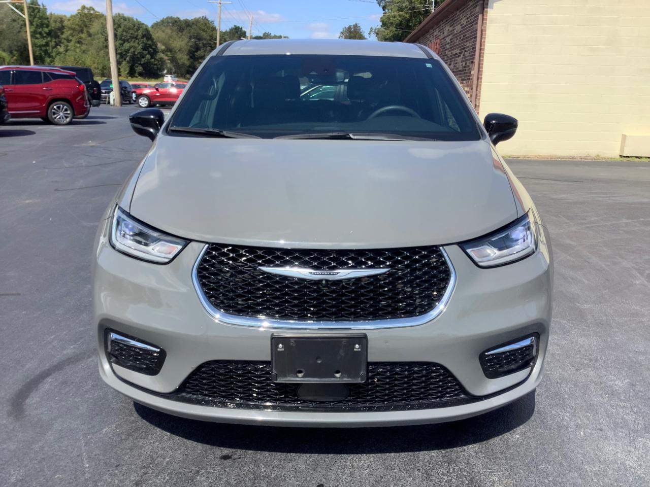 Chrysler Pacifica Select 2025