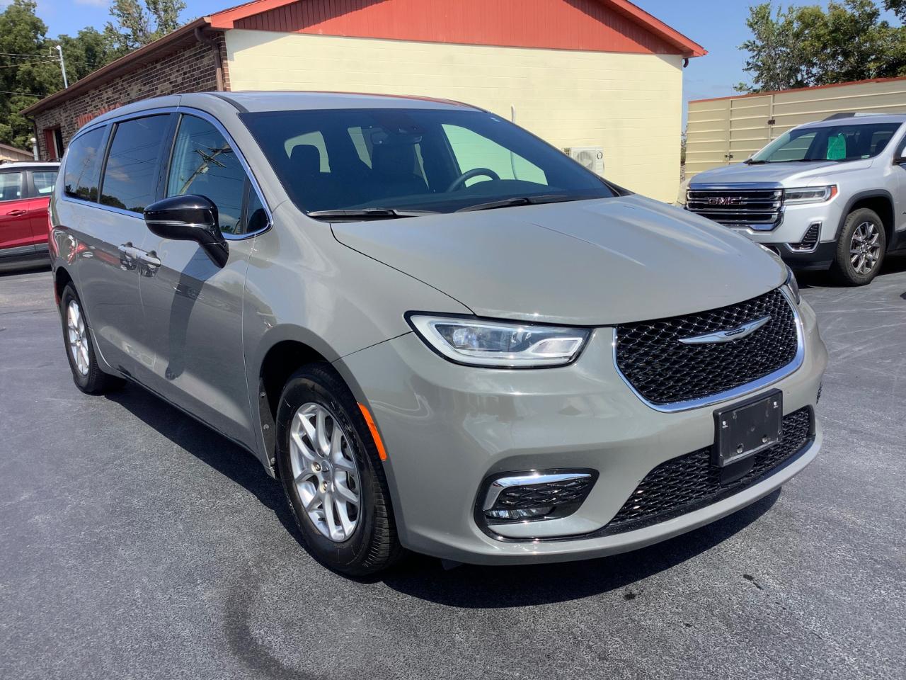 Chrysler Pacifica Select 2025