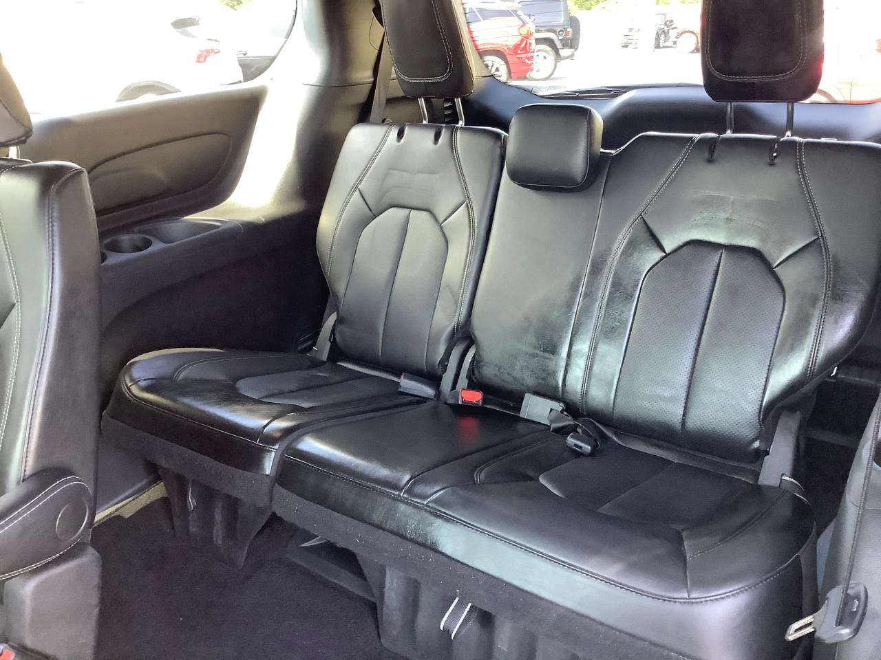 Chrysler Pacifica Select 2025