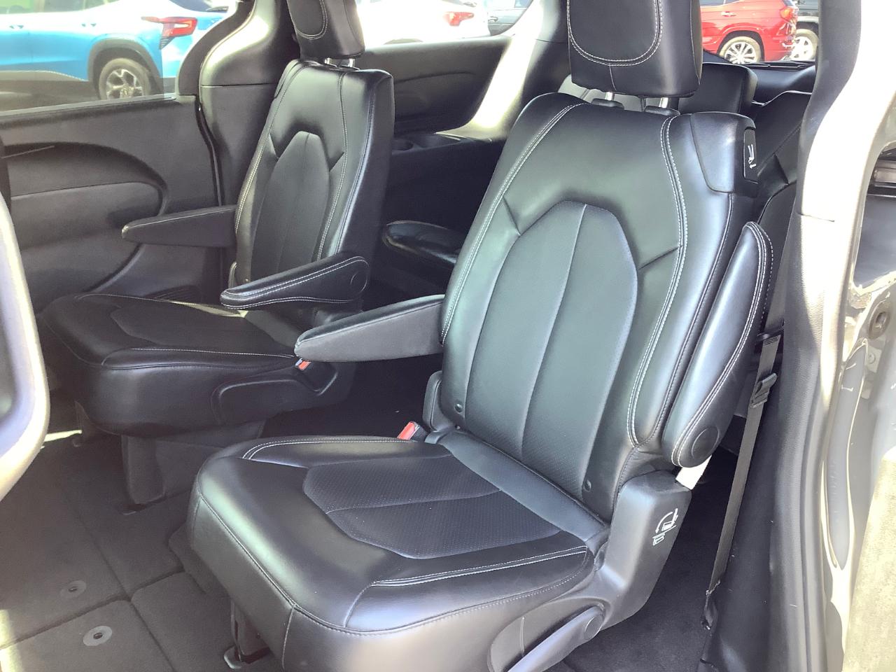 Chrysler Pacifica Select 2025