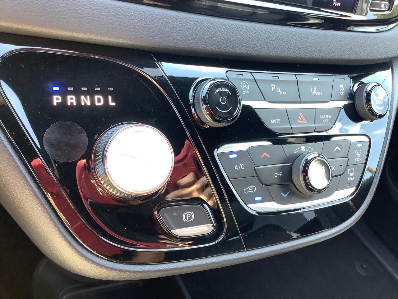 Chrysler Pacifica Select 2025