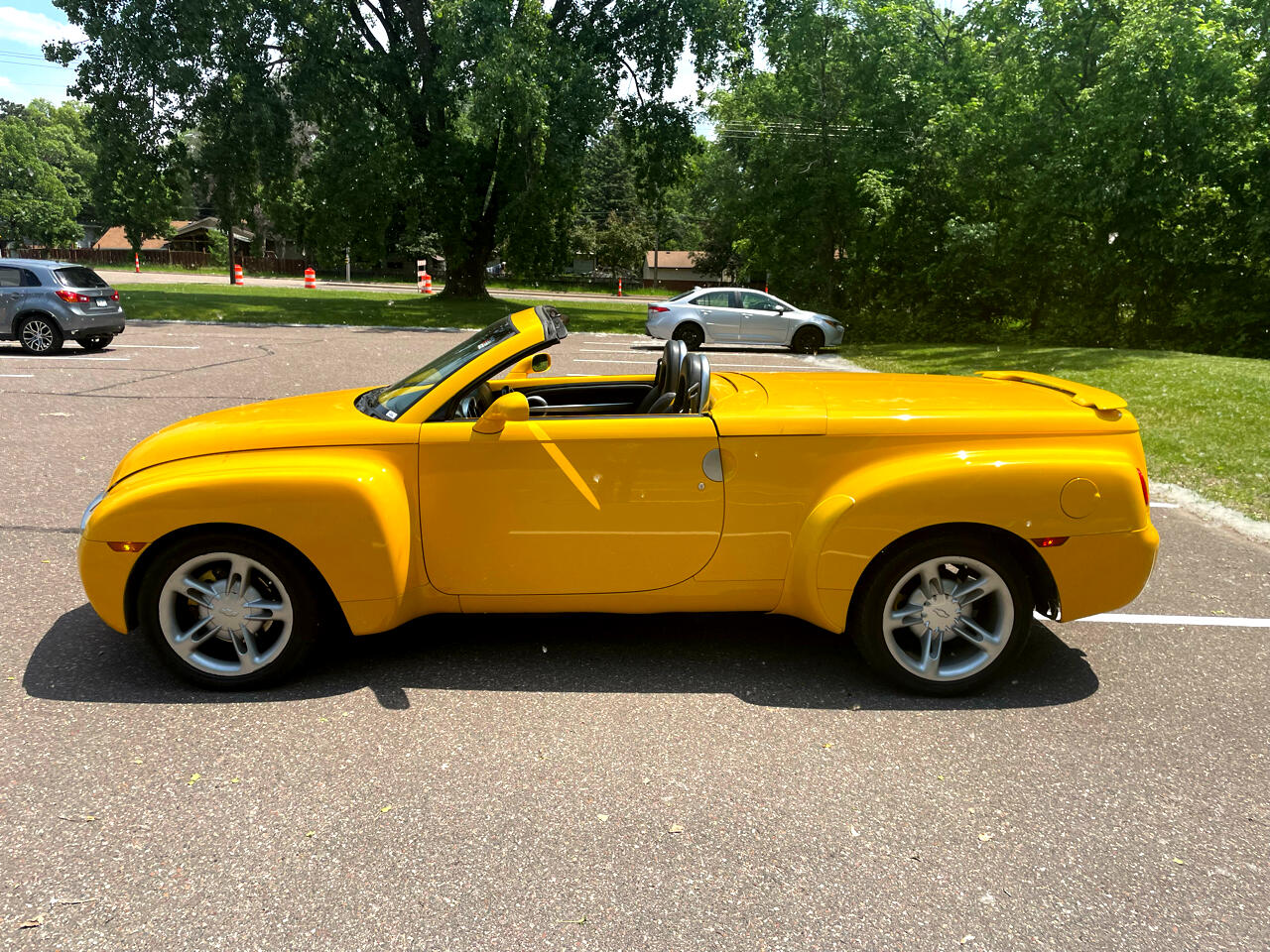 used 2004 Chevrolet SSR car, priced at $22,888