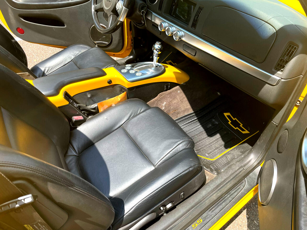 used 2004 Chevrolet SSR car, priced at $22,888